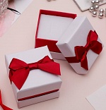 Бело-красная коробочка под кольцо/серьги Рафаэлло 5x5см