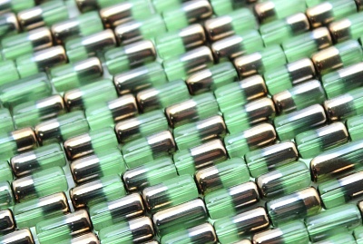 Бусина MonPin 4 х 10/in-d 1мм (стекло, цвет:зеленое золото, 15 шт) m19070171